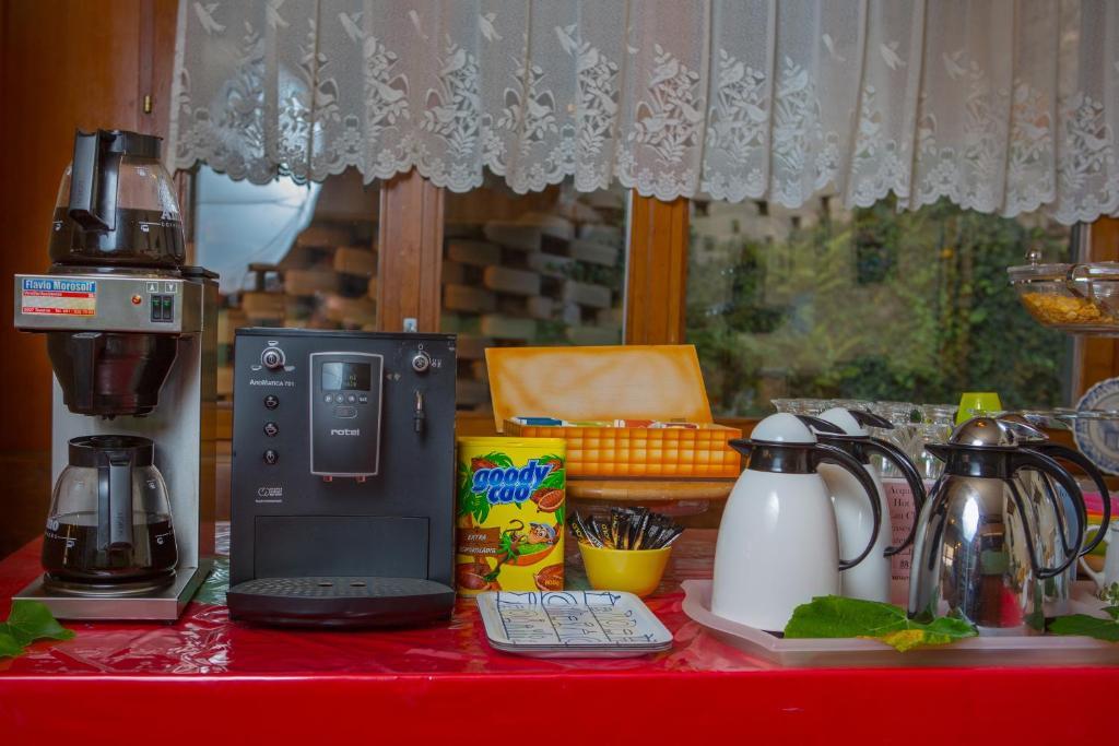 Al Ponte Hotel Кадемарио Екстериор снимка